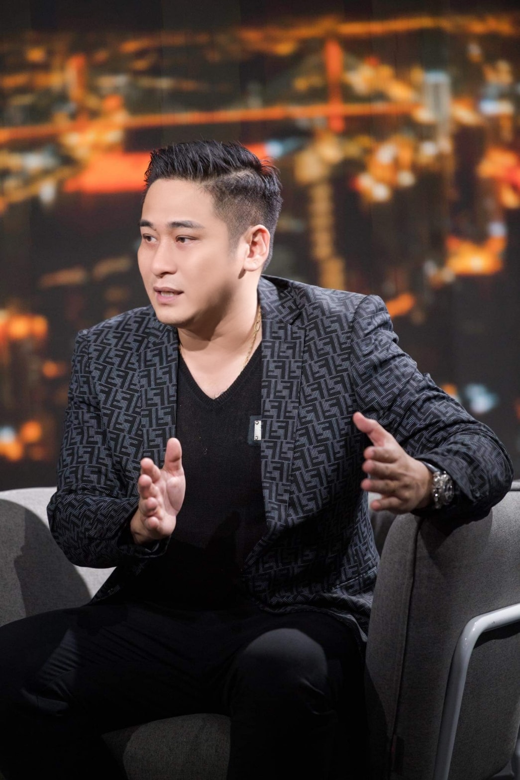 Diễn viên Minh Tiệp chấm thi Miss Grand Việt Nam 2022, netizen lo lắng về chuyên môn - Ảnh 1