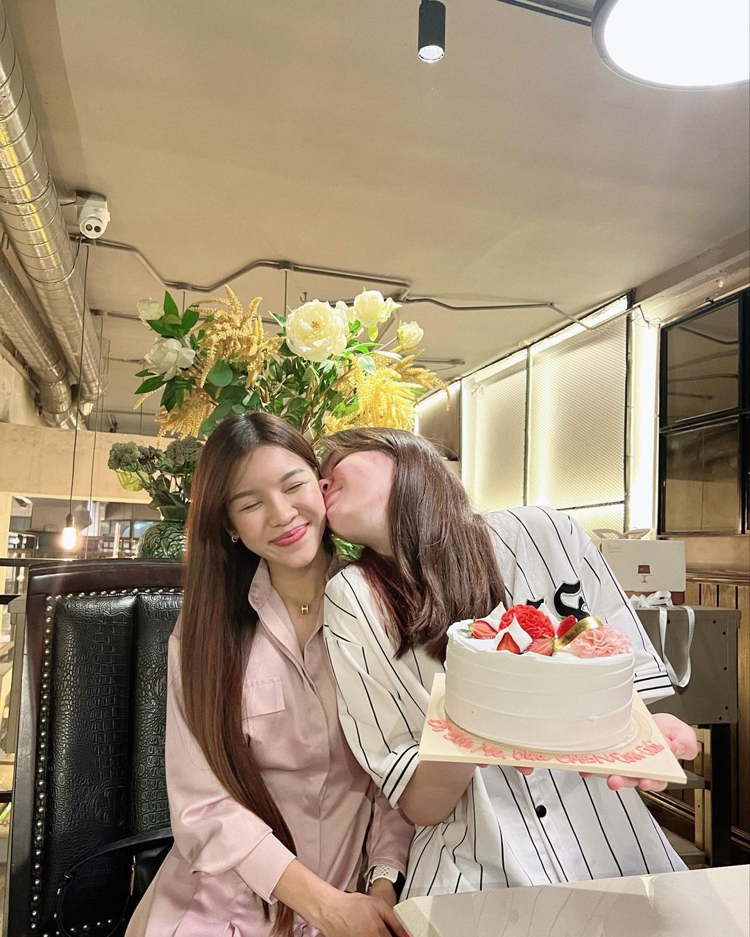 Em gái Đặng Văn Lâm sang Việt Nam, đón sinh nhật cùng “chị dâu tương lai”  - Ảnh 3