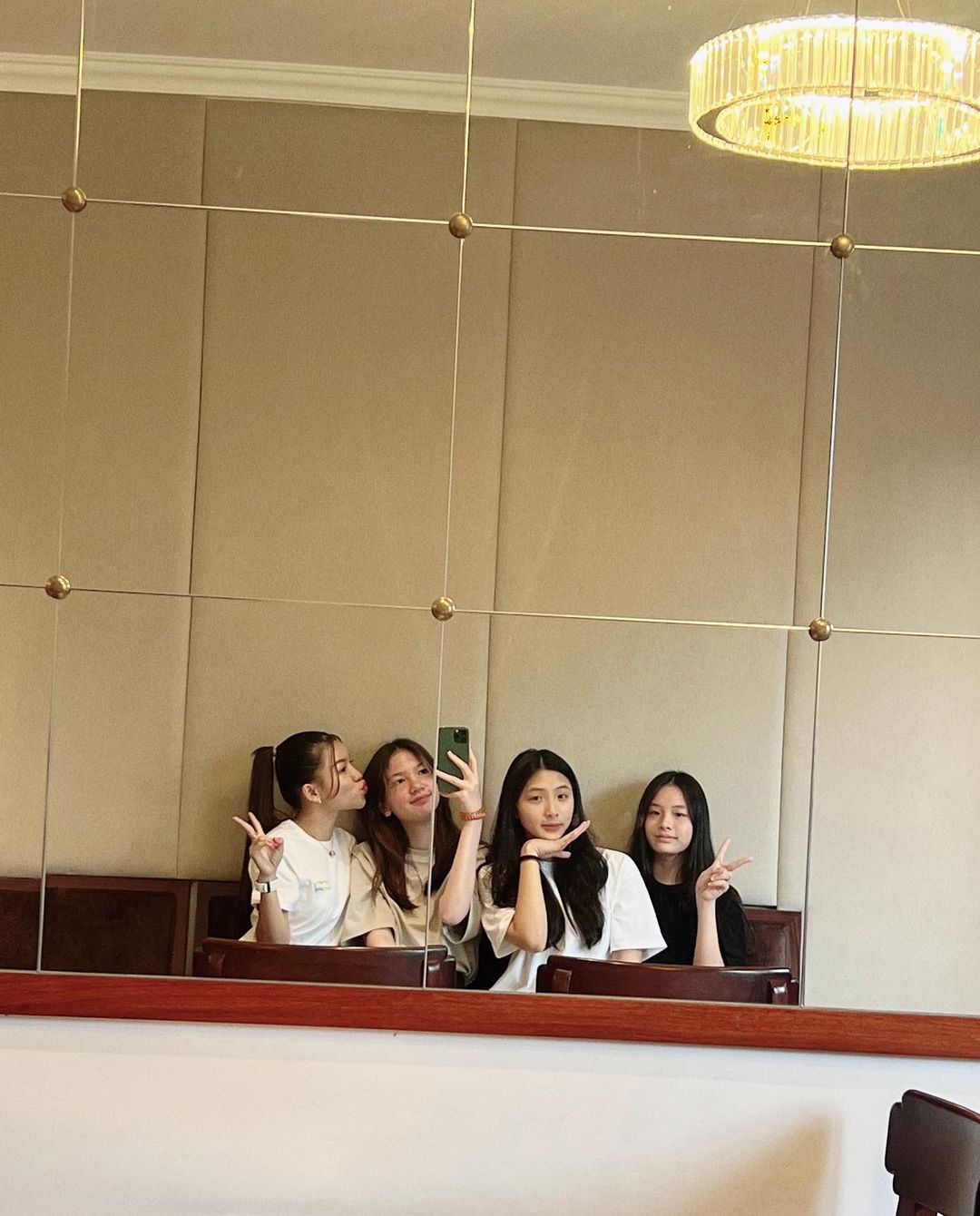 Em gái Đặng Văn Lâm sang Việt Nam, đón sinh nhật cùng “chị dâu tương lai”  - Ảnh 2