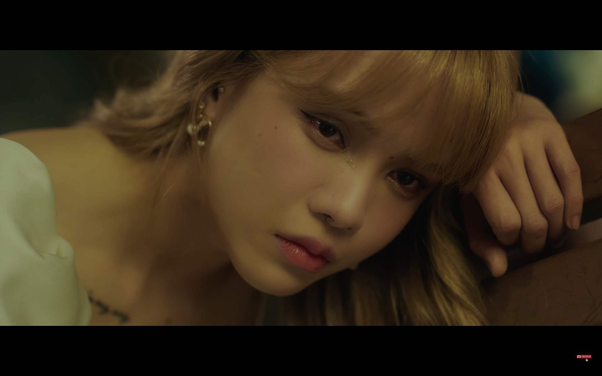 Thiều Bảo Trâm hóa thân thành cô dâu “điên vì tình