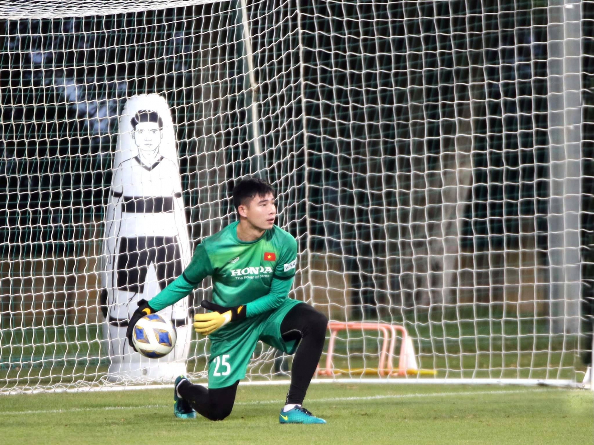 Bạn gái kín tiếng của Quan Văn Chuẩn: Lớn hơn 4 tuổi, là cử nhân học viện Ngân Hàng - Ảnh 3