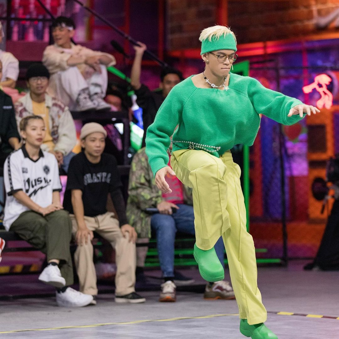 Soái ca Trọng Hiếu diện croptop hồng, hỏi “em có muốn cặp làm chồng hay không” - Ảnh 1