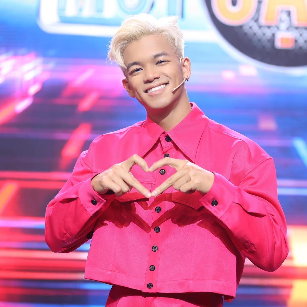 Soái ca Trọng Hiếu diện croptop hồng, hỏi “em có muốn cặp làm chồng hay không” - Ảnh 1