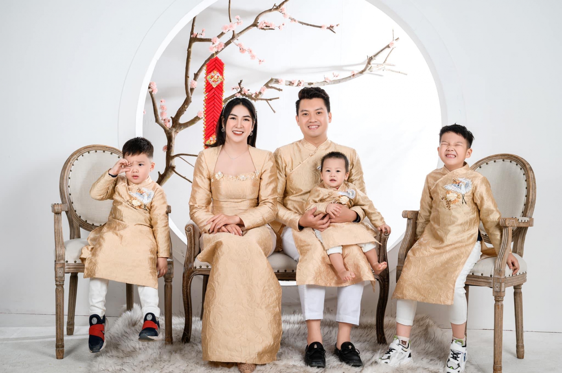 Nữ diễn viên “Đại Gia Chân Đất”: 20 tuổi kết hôn, 6 năm mang bầu 4 lần - Ảnh 1