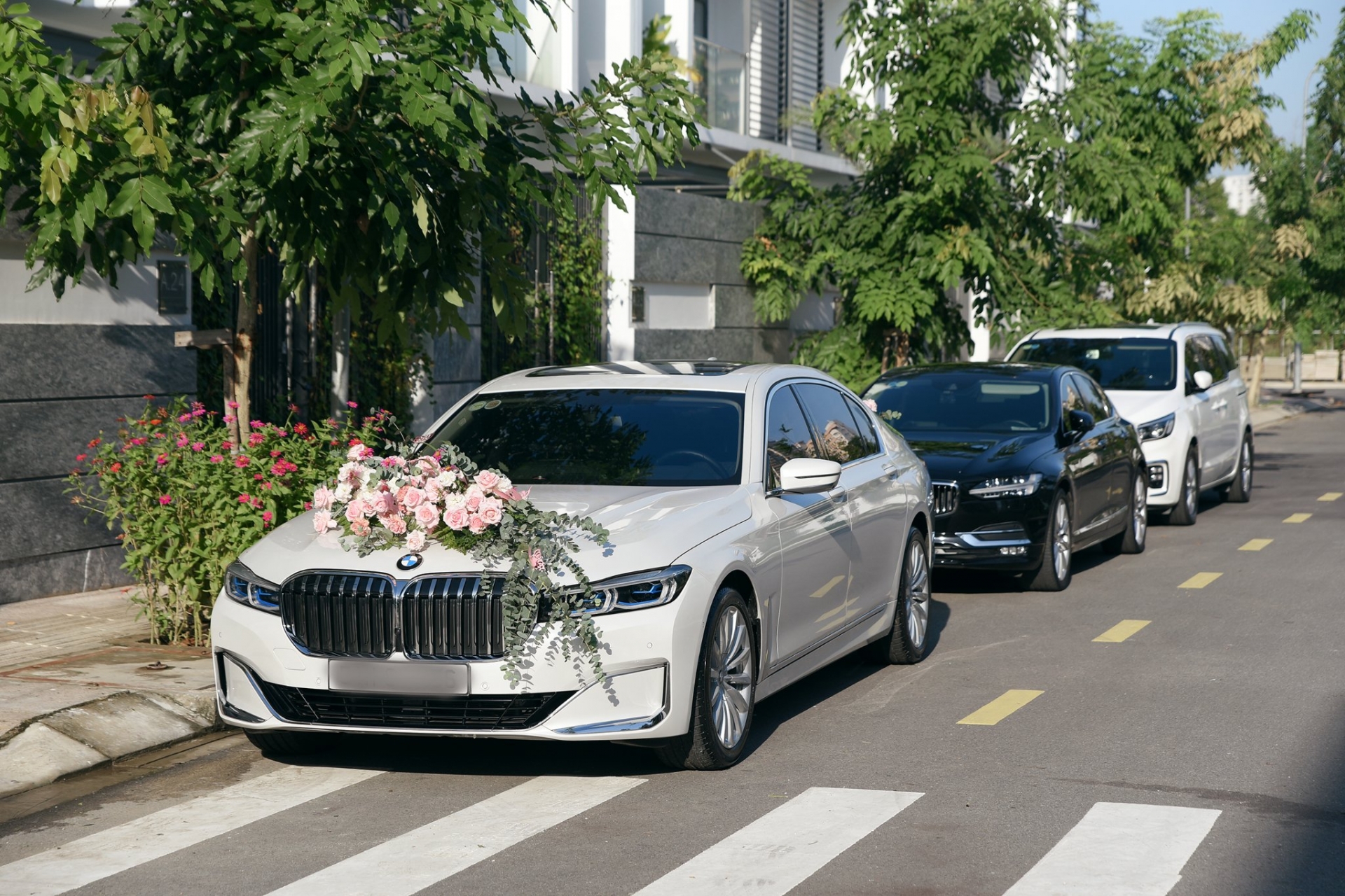 Đám hỏi Minh Hằng, chú rể rước dâu leo thang qua cửa sổ như Romeo và Juliet - Ảnh 3