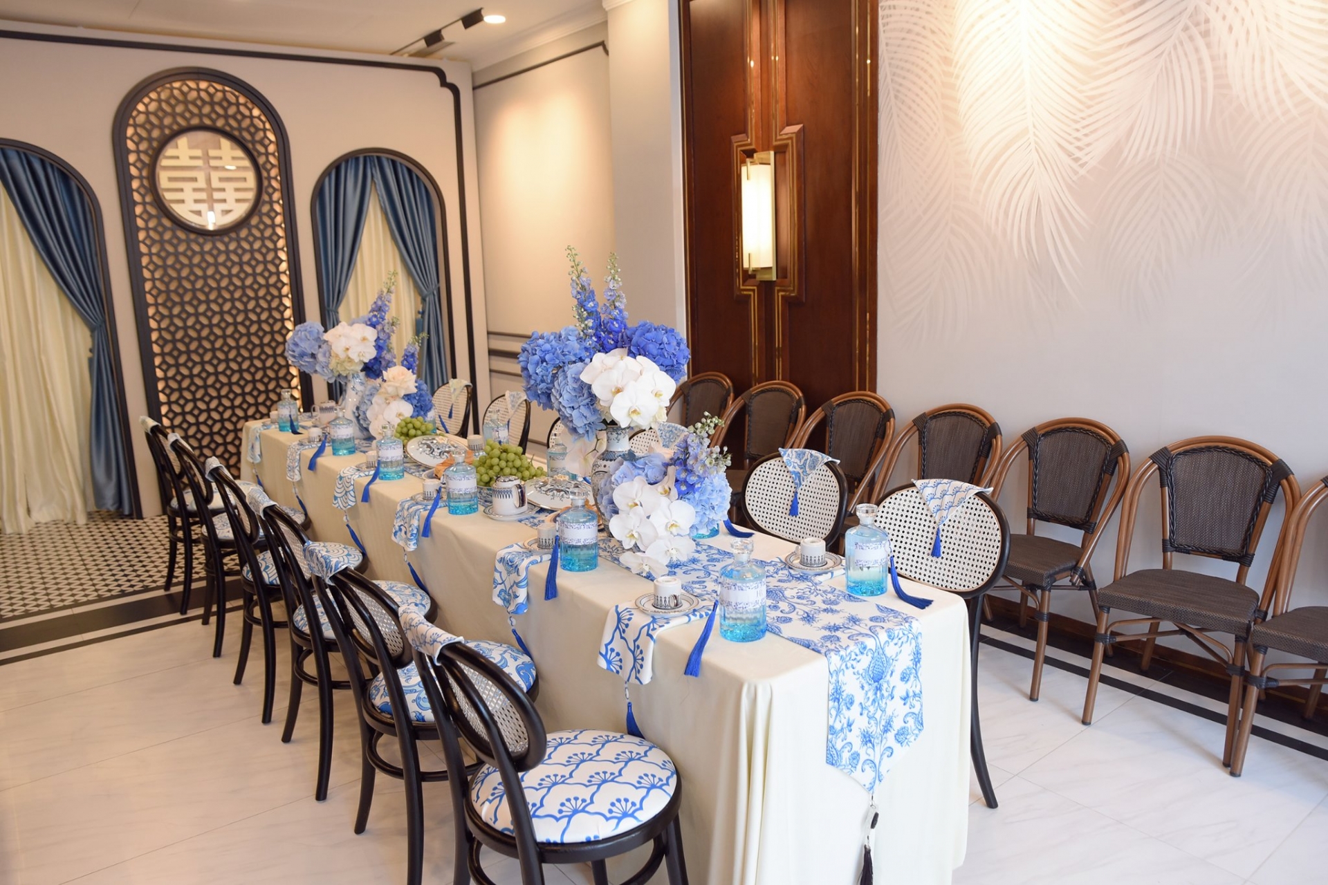 Đám hỏi Minh Hằng, chú rể rước dâu leo thang qua cửa sổ như Romeo và Juliet - Ảnh 5