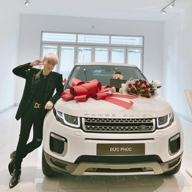 Đức Phúc mùa nhà cao cấp ở Hà Nội tặng bố mẹ, tài sản sau 7 năm đi hát đáng ngưỡng mộ - Ảnh 1