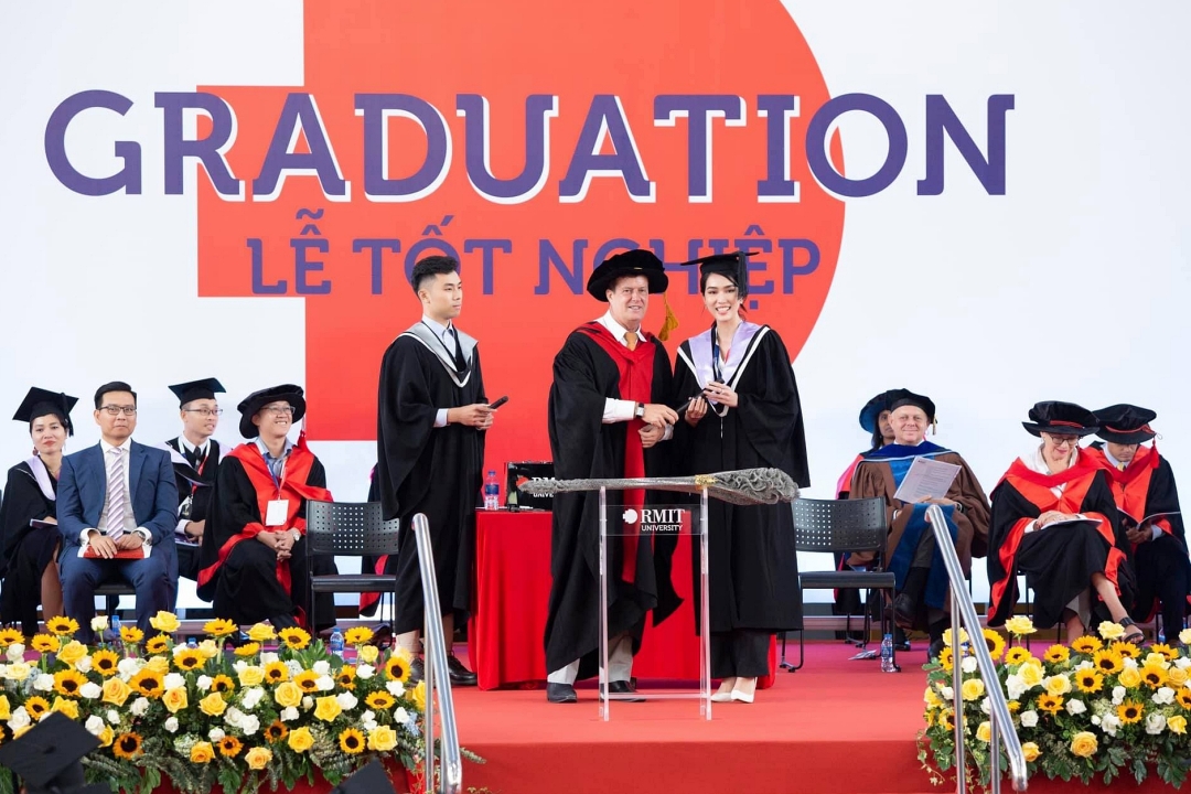 Á hậu Phương Anh ghi điểm với truyền thông Quốc tế khi diện Kimono nhảy múa - Ảnh 6