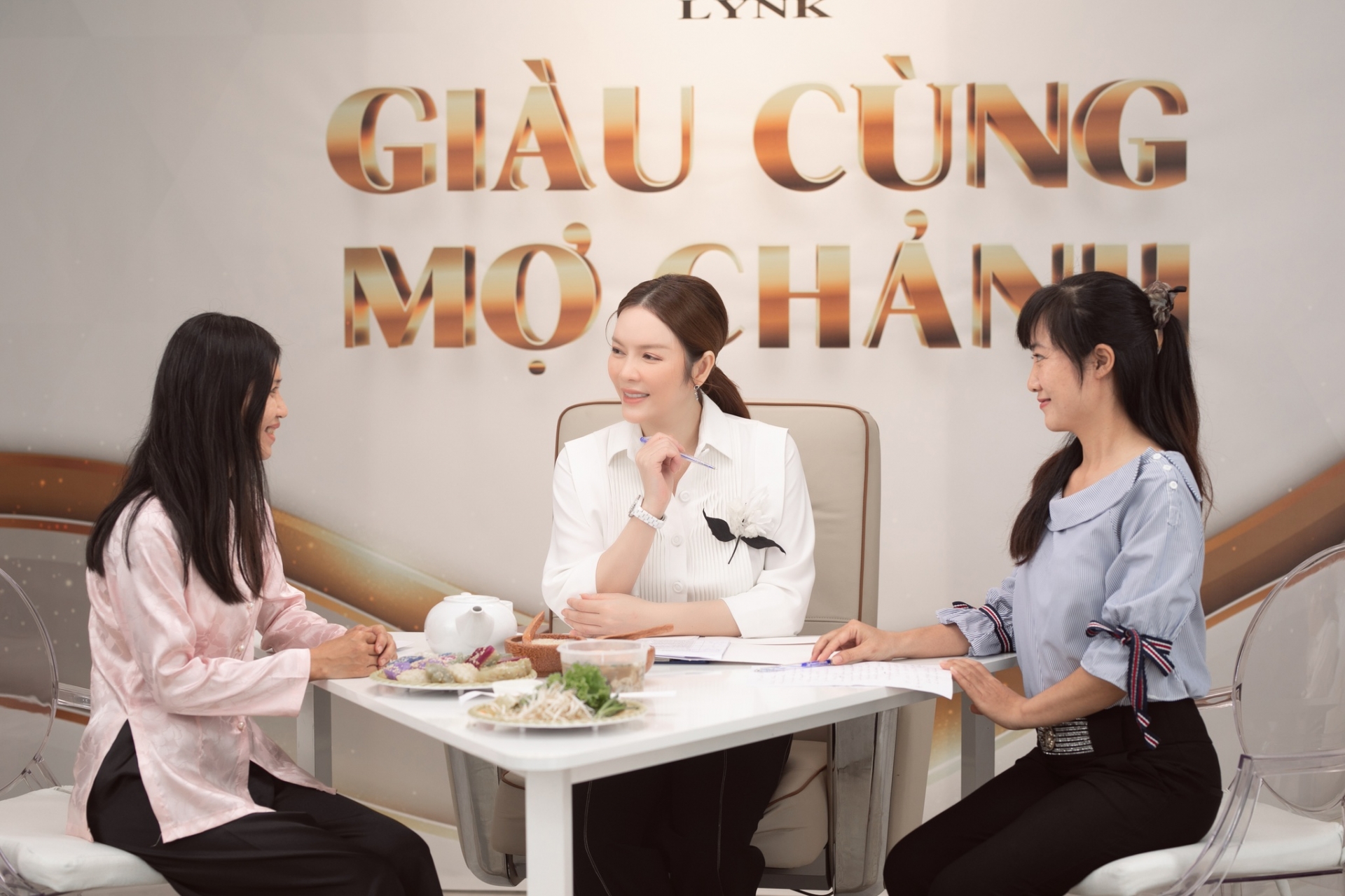 Nợ 1,8 tỷ người phụ nữ cầu cứu Lý Nhã Kỳ và được tặng 30 triệu - Ảnh 1