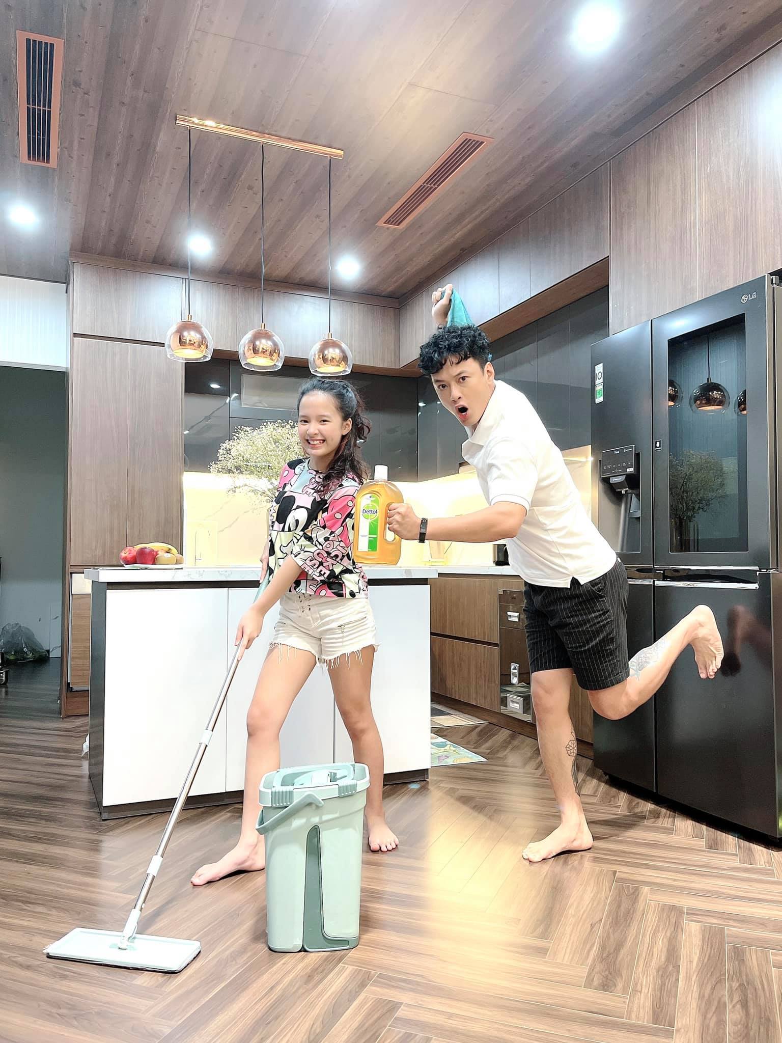 2 ái nữ nhà Mạnh Trường và Hồng Đăng bước vào tuổi thiếu nữ, ngoại hình thay đổi bất ngờ - Ảnh 8