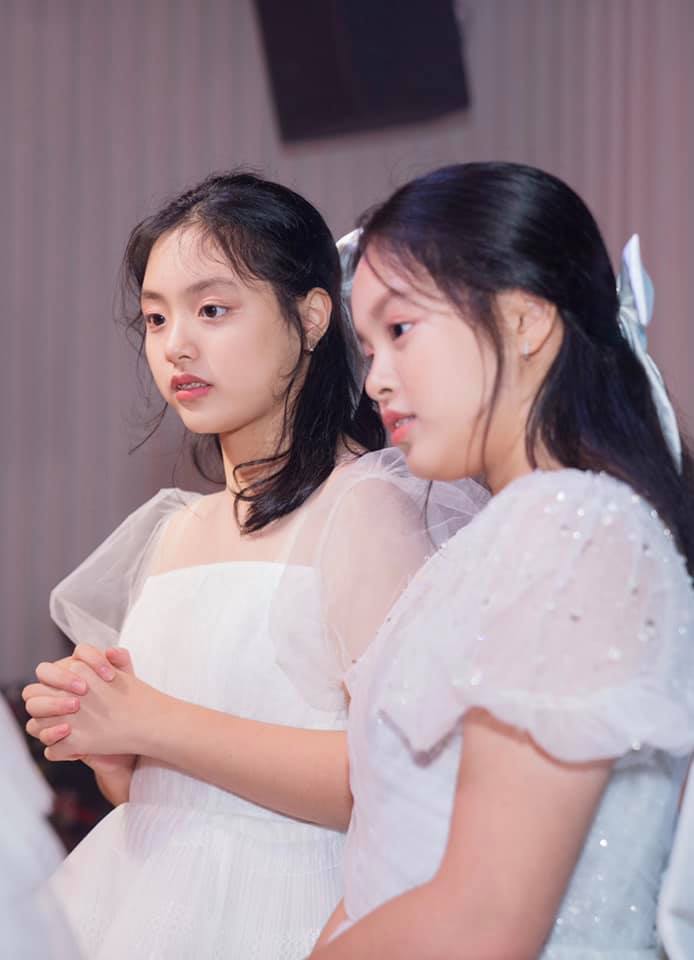 Con gái Thúy Hạnh xinh đẹp dịu dàng, chiếm hết spotlight khi đi làm cùng mẹ - Ảnh 1