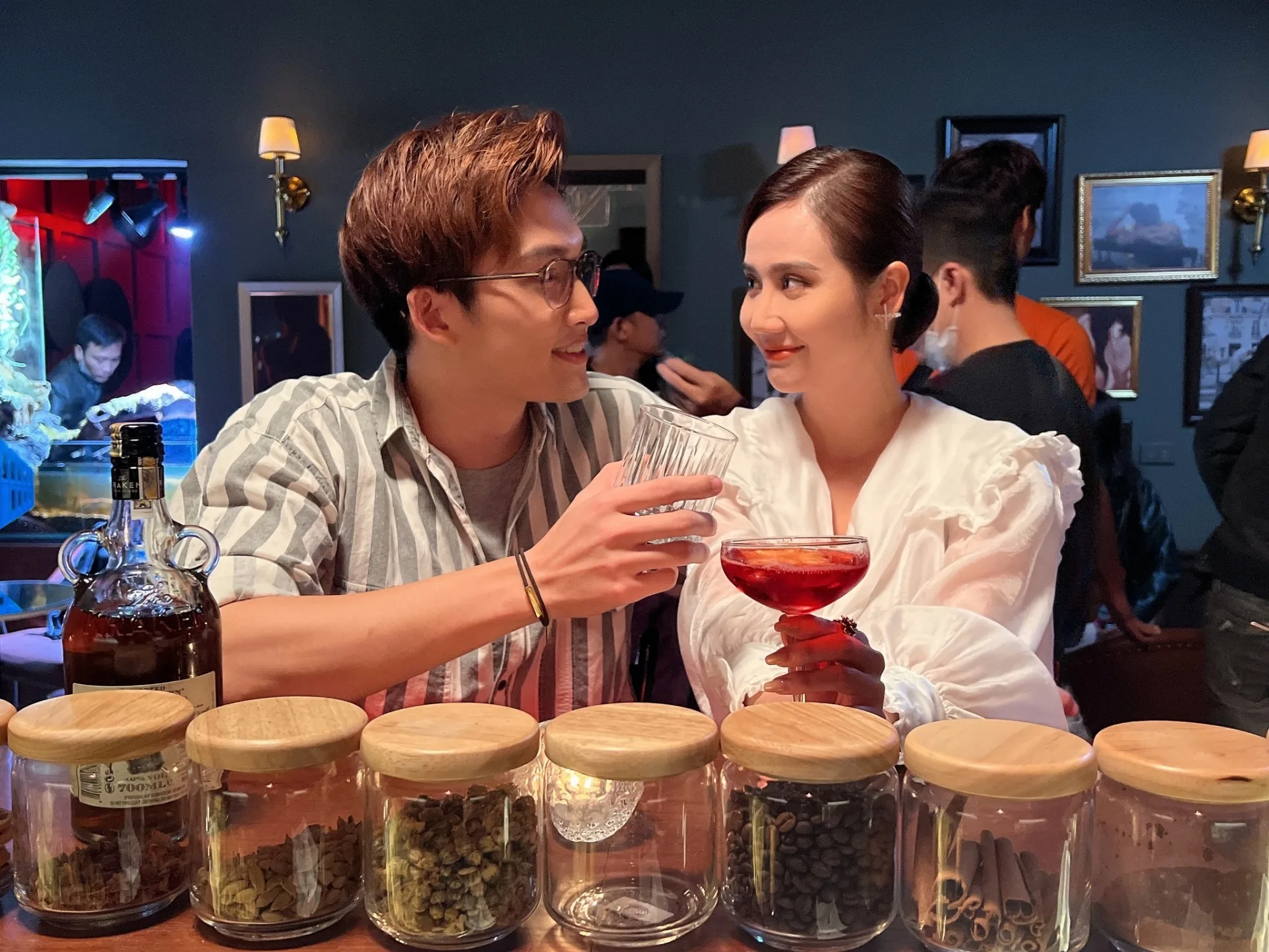 Đình Tú thả thính: “Con nhà lính, tính vào nhà em” - Ảnh 1