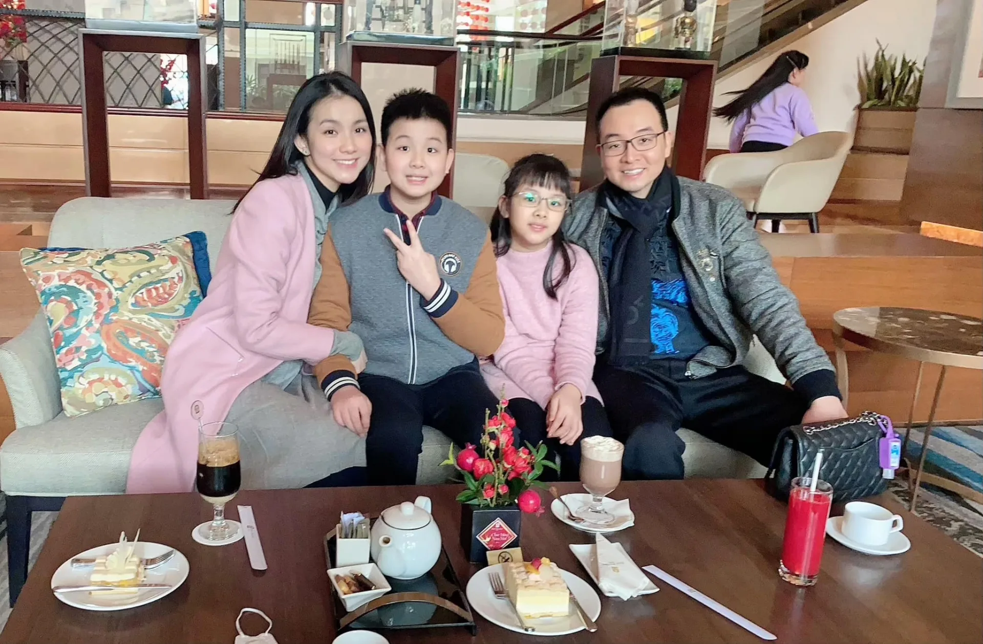 Thùy Lâm - Hoa hậu Hoàn Vũ đầu tiên của Việt Nam tái xuất, xinh như gái đôi mươi - Ảnh 8