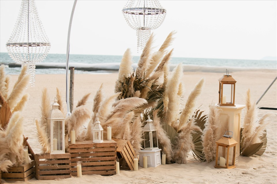 Đám cưới Minh Hằng không trang trí bằng hoa tươi vì muốn mình là 