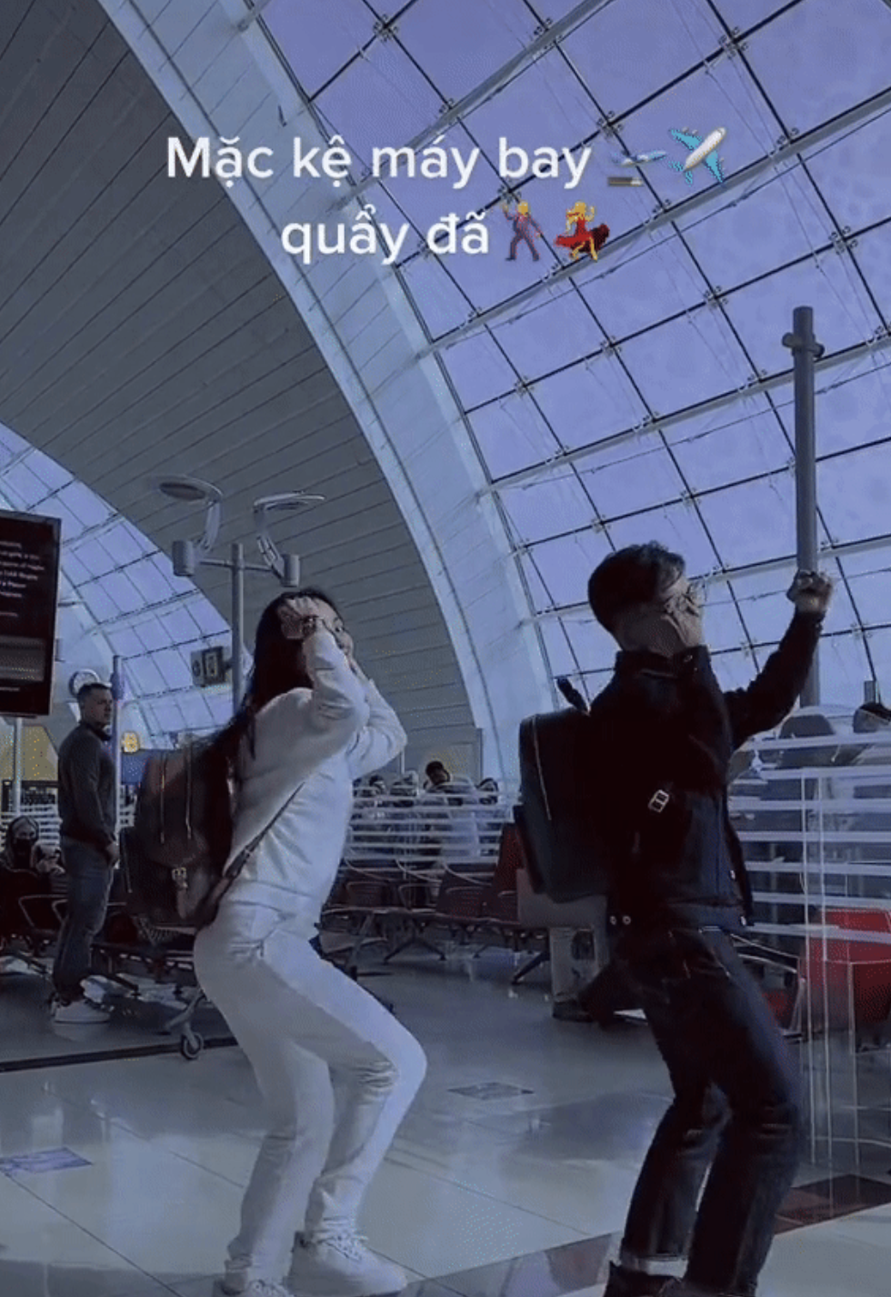 Phan Hiển ra mặt khi anti-fan mỉa mai yêu Khánh Thi vì tiền - Ảnh 1