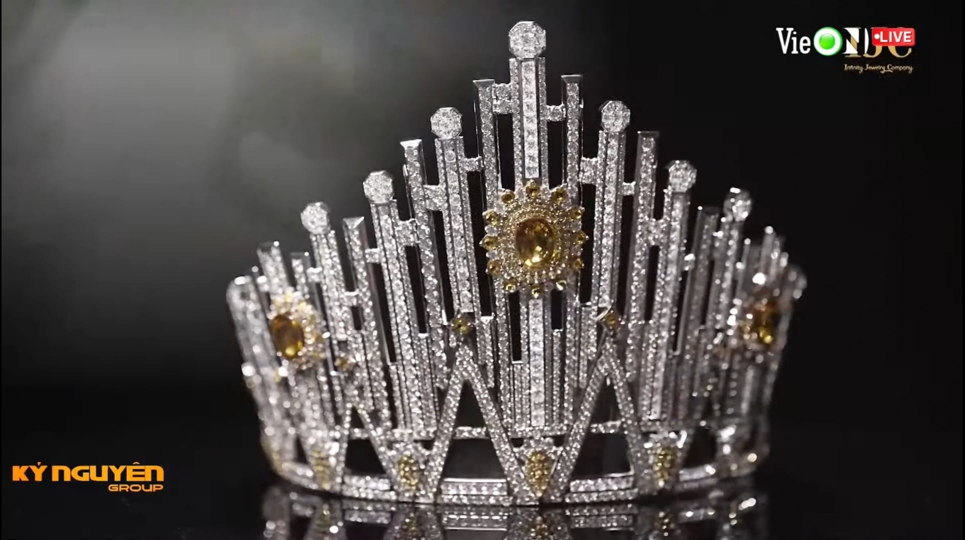 BXH bình chọn Hoa hậu Hoàn vũ Việt Nam 2022: Nhật Hà dẫn đầu, Nam Em bám sát nút - Ảnh 1