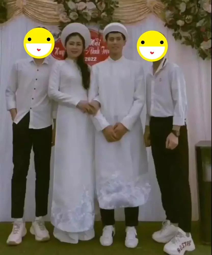 Đình Trọng làm lễ ăn hỏi với bạn gái hơn tuổi sau 8 năm hẹn hò - Ảnh 2