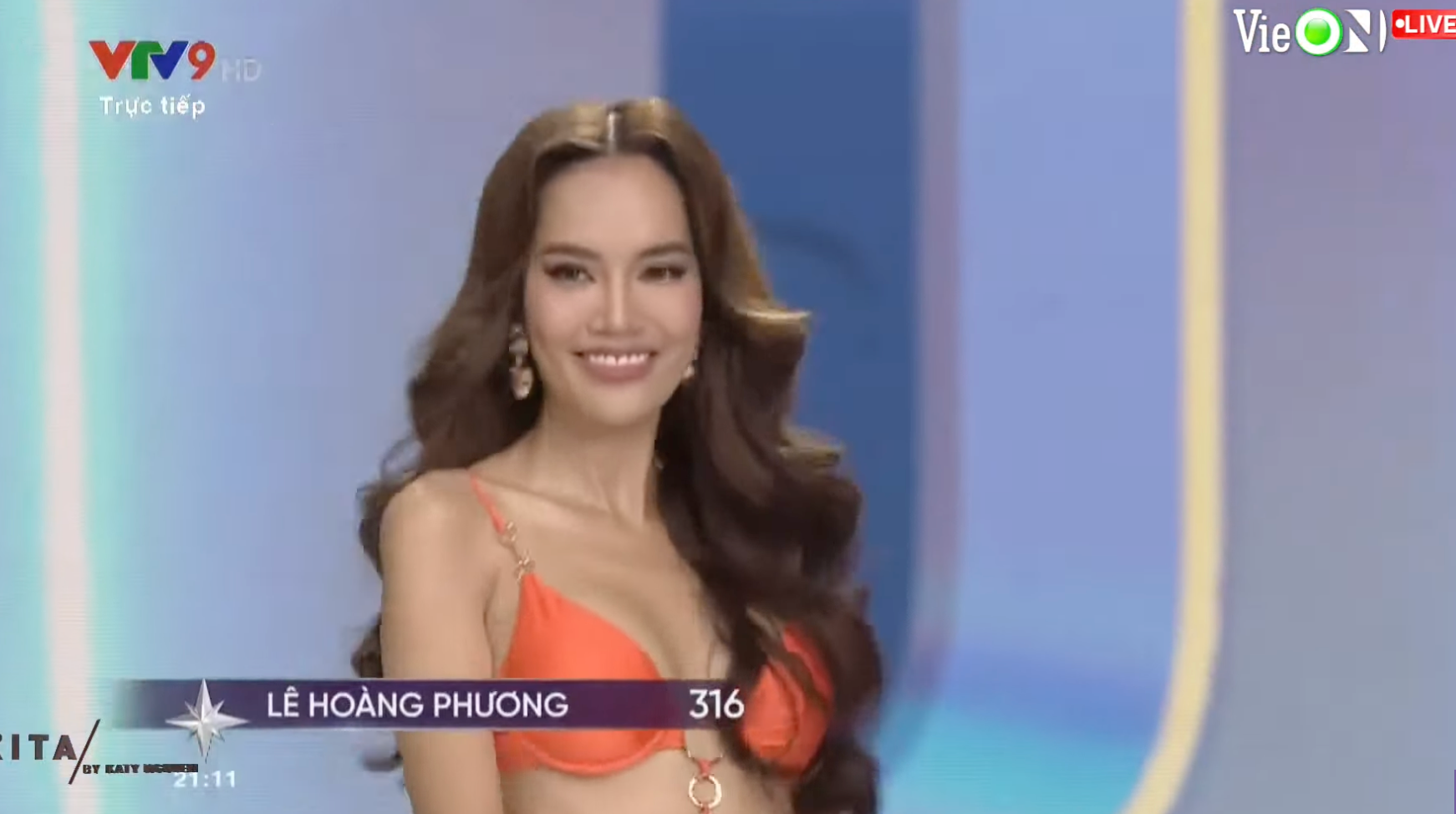 Ngọc Châu, Hương Ly, Lệ Nam trình diễn áo tắm chuyên nghiệp, body chuẩn từng “cm