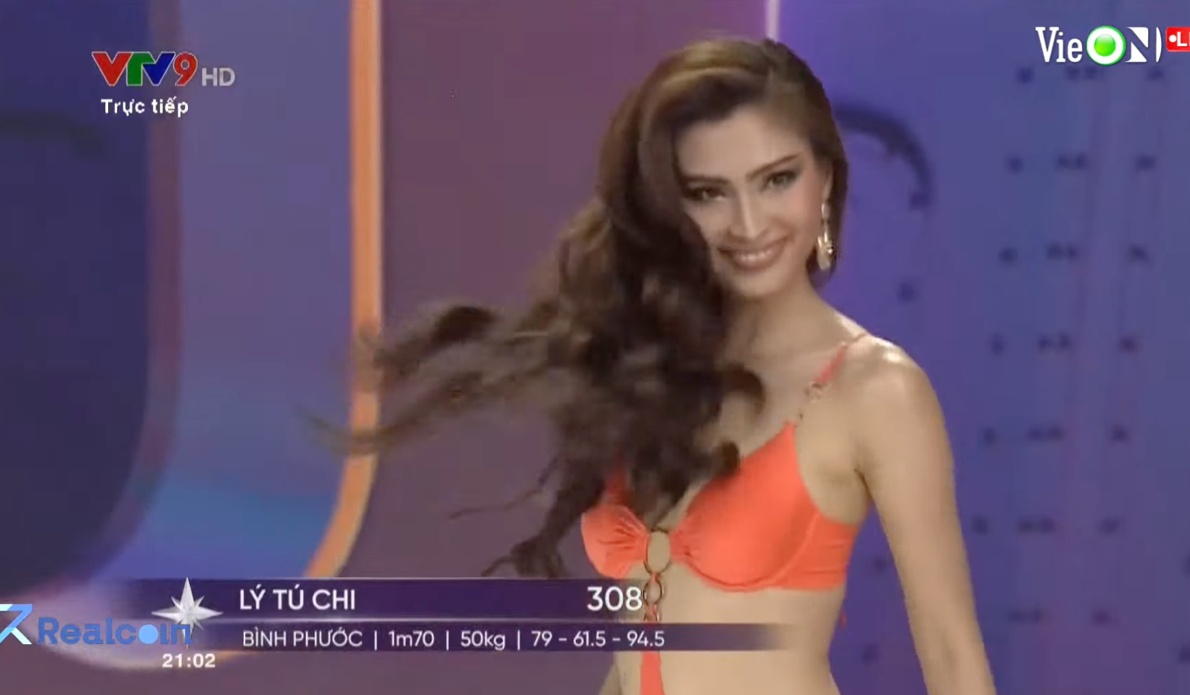 Ngọc Châu, Hương Ly, Lệ Nam trình diễn áo tắm chuyên nghiệp, body chuẩn từng “cm