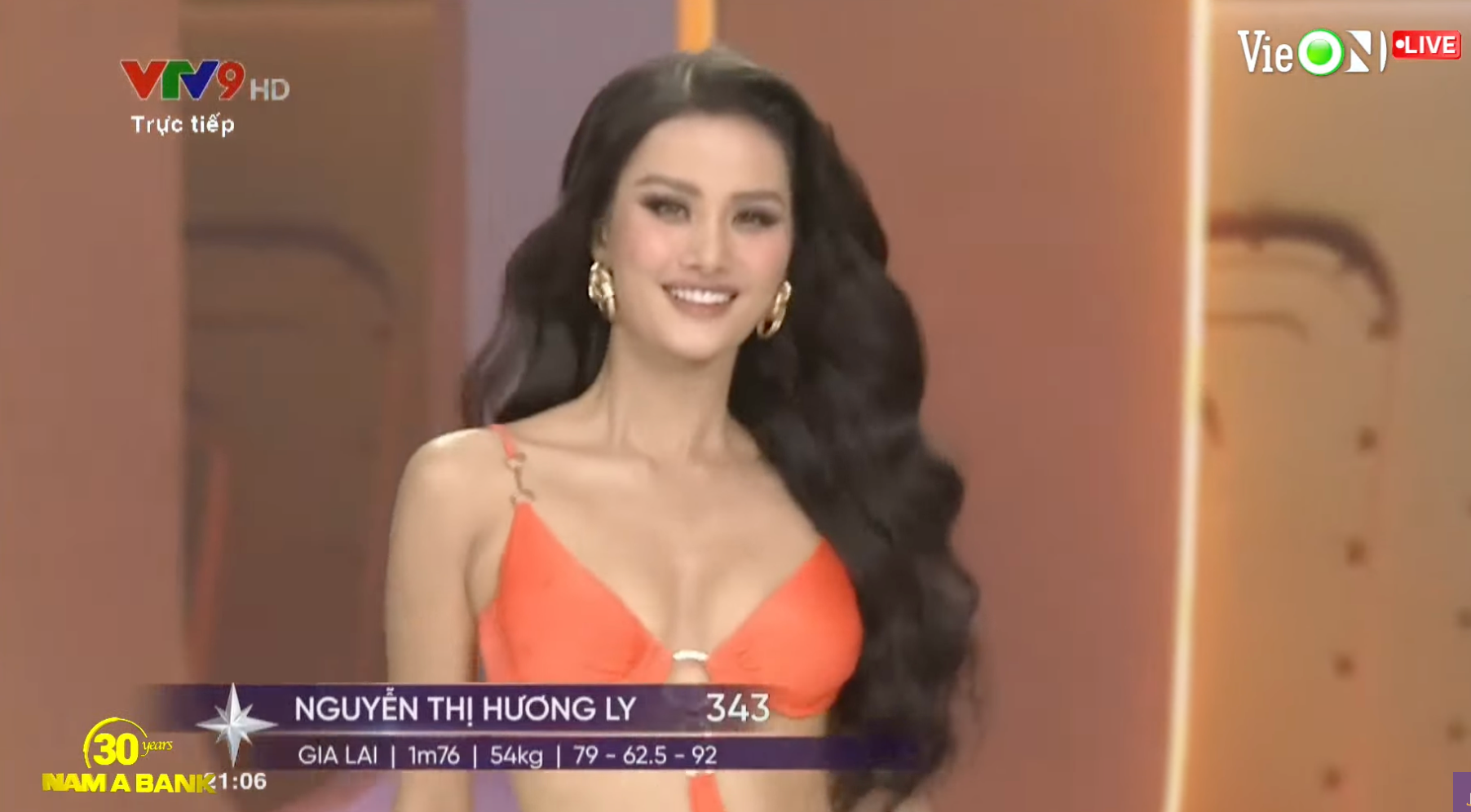 Ngọc Châu, Hương Ly, Lệ Nam trình diễn áo tắm chuyên nghiệp, body chuẩn từng “cm