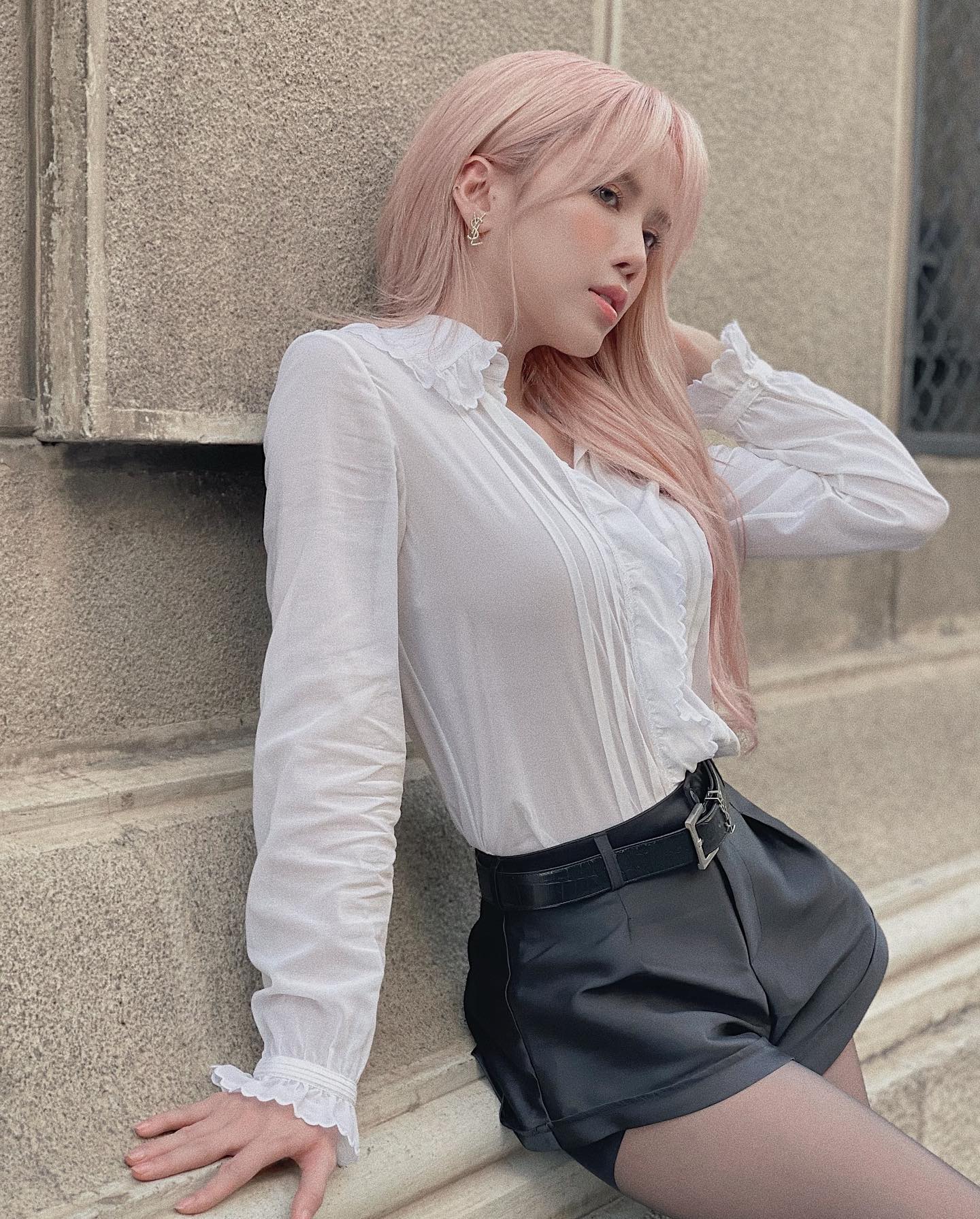 Thiều Bảo Trâm bất ngờ xuất hiện trên Quảng trường Thời đại (Mỹ) - Ảnh 3