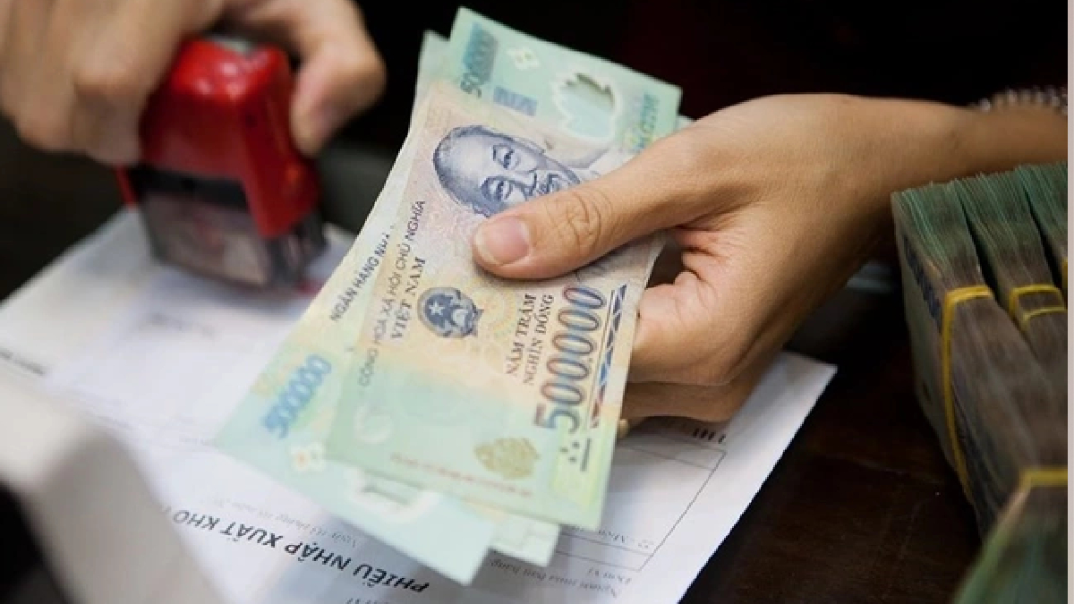 Từ ngày 1/7, tiền lương của NLĐ tại Hà Nội và TP.HCM làm thêm giờ tăng bao nhiêu? 