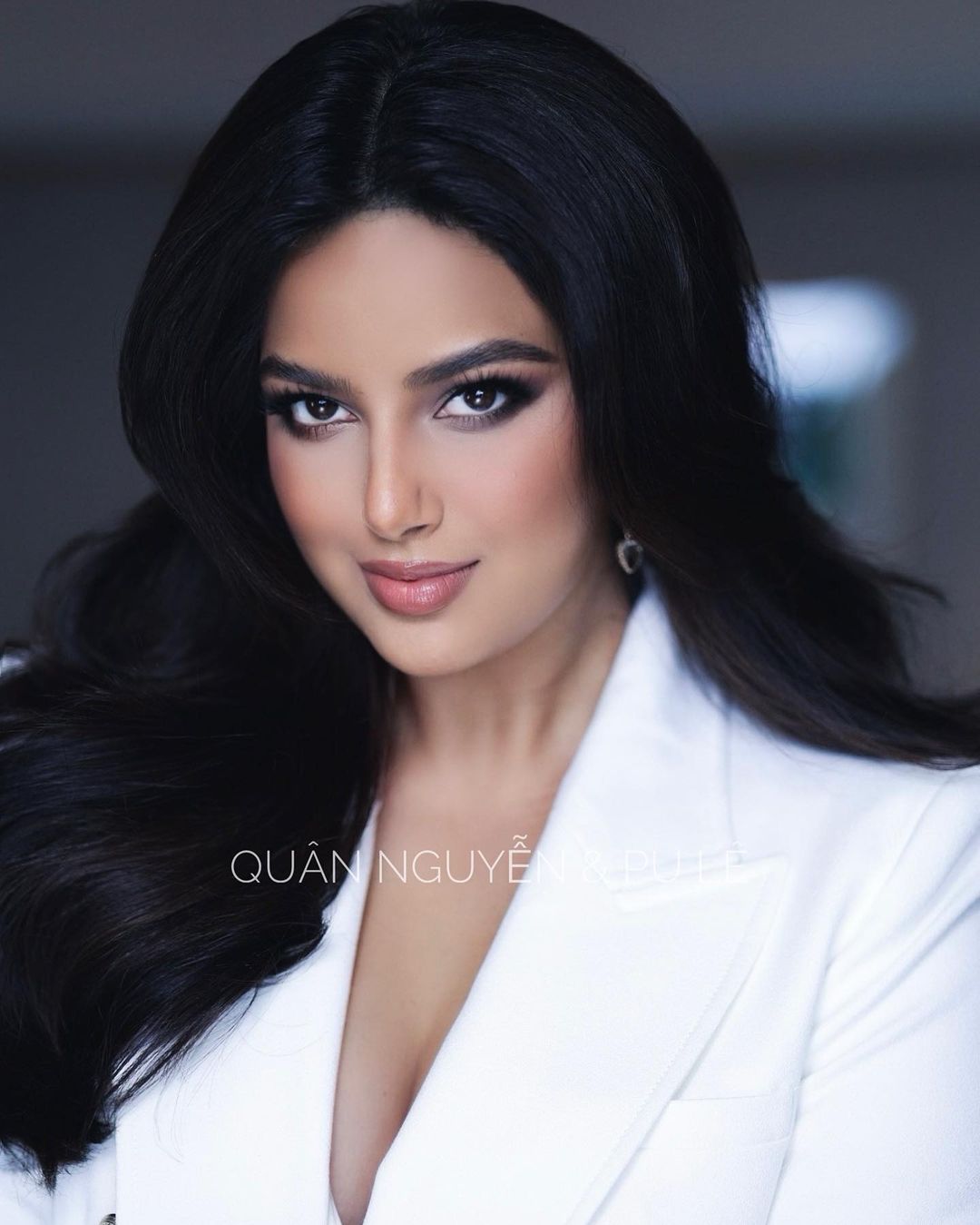 Hoa hậu Sandhu xinh đẹp qua bàn tay makeup của chuyên gia trang điểm Việt Nam - Ảnh 4