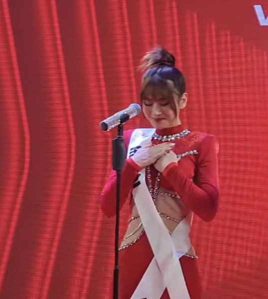 Lê Bống photoshop quá tay, body thi hoa hậu và ngoài đời khác xa - Ảnh 4