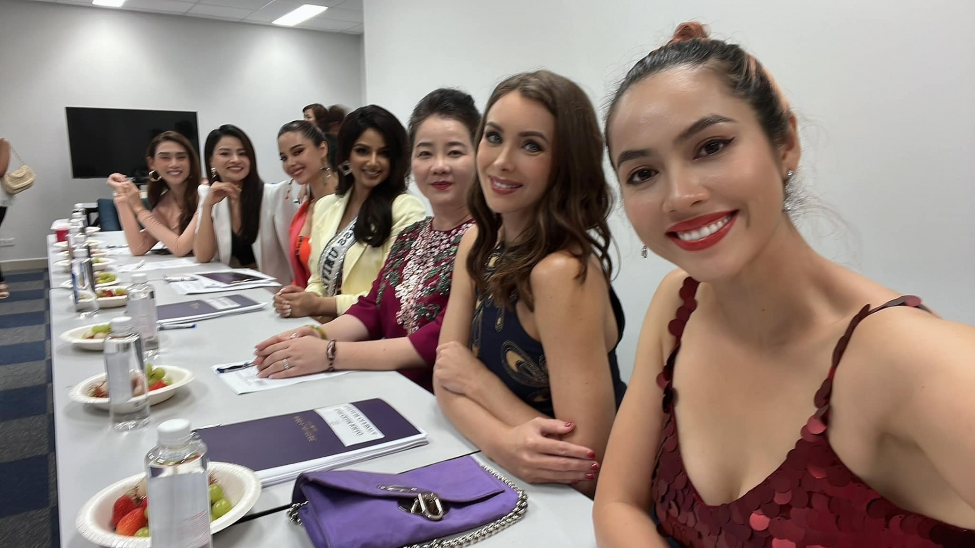 BGK “đổ rạp” sau buổi phỏng vấn kín để tìm ra Tân Hoa hậu Hoàn vũ Việt Nam 2022 - Ảnh 2