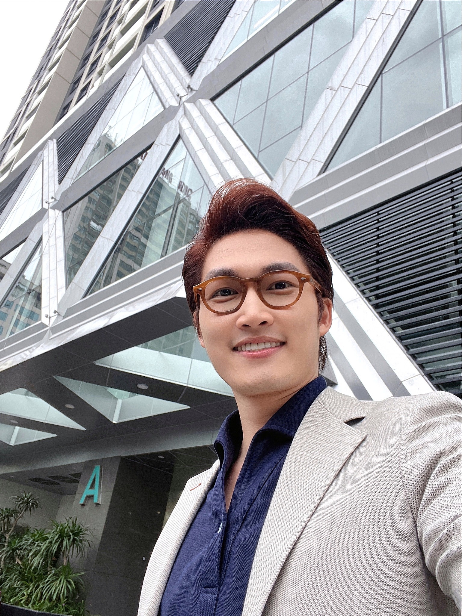 Lóa mắt với màn khoe cơ bụng 8 múi cuồn cuộn của Đình Tú - Ảnh 3