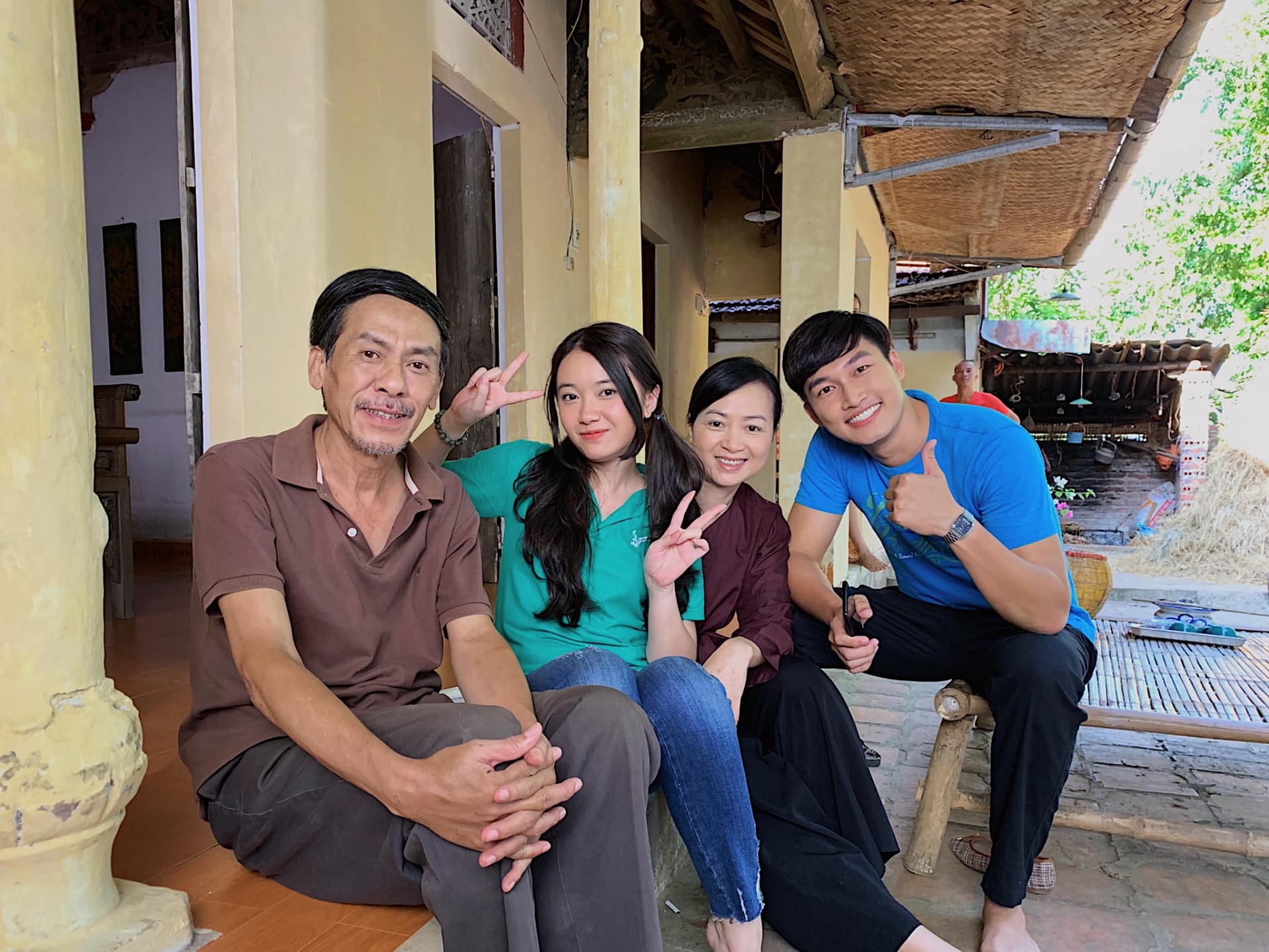 Lóa mắt với màn khoe cơ bụng 8 múi cuồn cuộn của Đình Tú - Ảnh 5