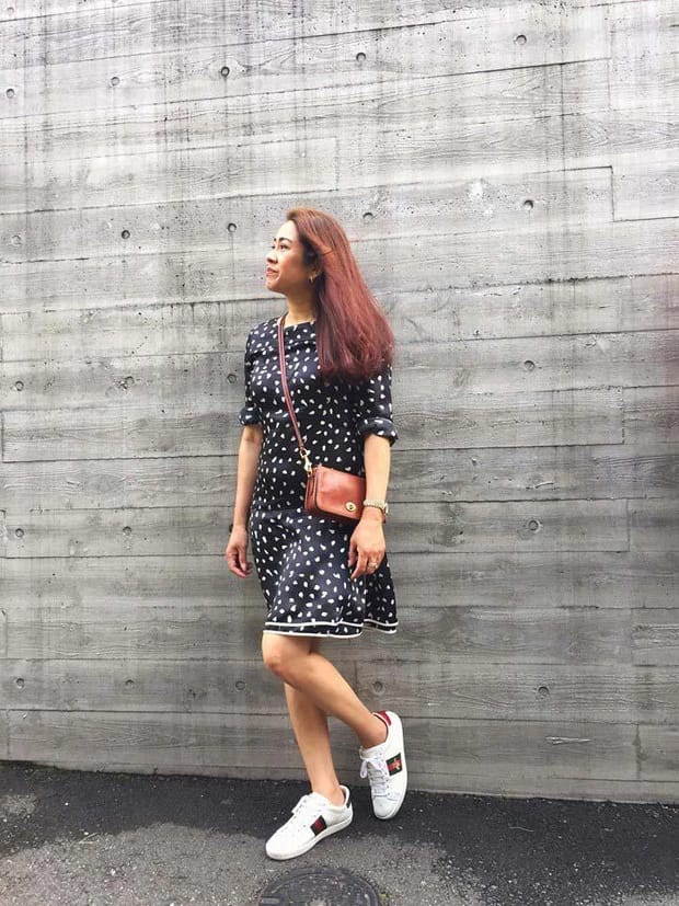 Tuổi 52 của mẹ Á hậu Thảo Nhi Lê: Trẻ trung và mê đồ hiệu không kém con gái - Ảnh 2