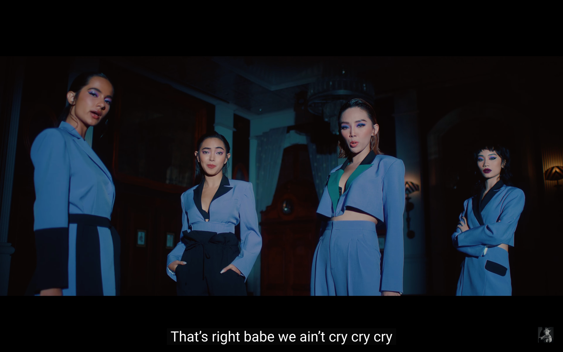 Châu Bùi hôn trai lạ trong MV “1 Cọng Tóc Mai” của Tóc Tiên, Binz phản ứng gì?  - Ảnh 3