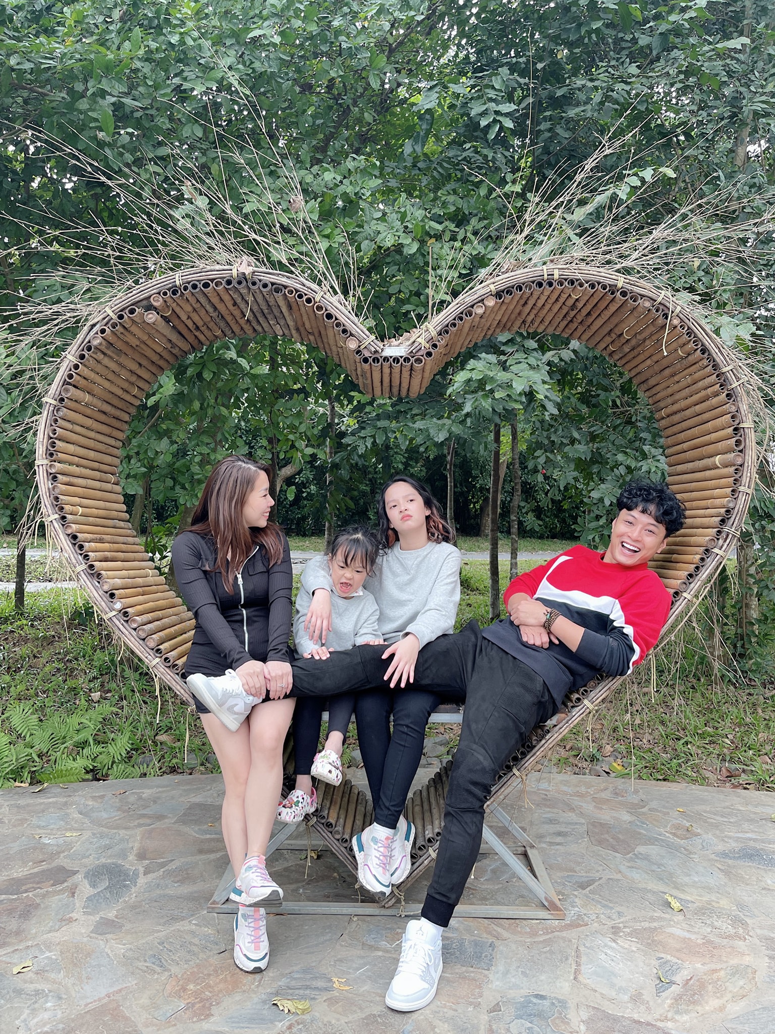 Hồng Đăng bị mất điện thoại khi cùng Hồ Hoài Anh công tác tại Tây Ba Nha - Ảnh 7