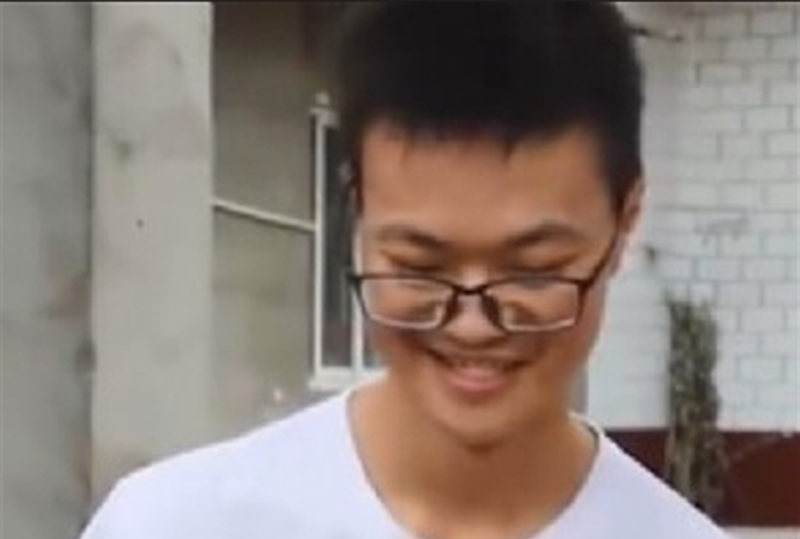 Chàng trai kiếm được 7 tỷ chỉ nhờ học bổng từ 3 năm học lại cấp 3 - Ảnh 1