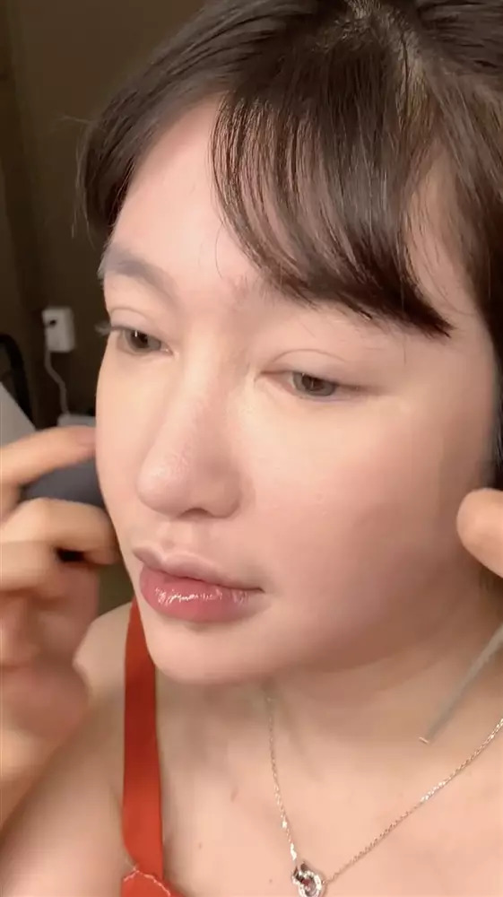 Elly Trần xuất hiện với gương mặt sưng vù, ngoại hình phát tướng khó nhận ra - Ảnh 3