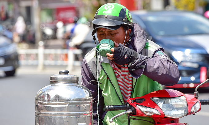 Thời tiết ngày 3/7: Bão số 1 suy yếu, miền Bắc tiếp tục nắng nóng - Ảnh 2