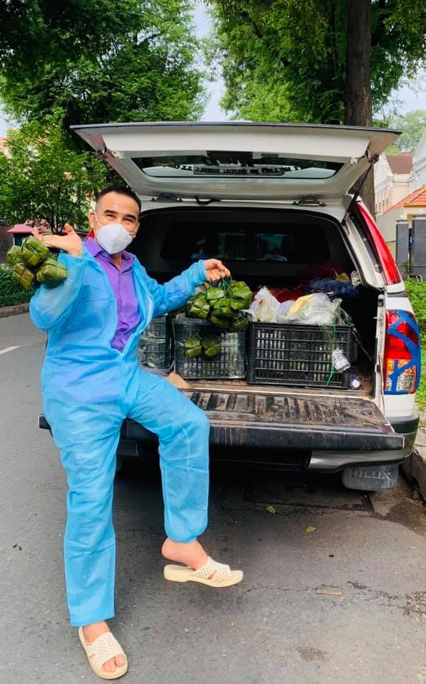 MC Quyền Linh bị thoát vị đĩa đệm nặng vì vác hàng tấn gạo trong mùa dịch vừa qua?  - Ảnh 4