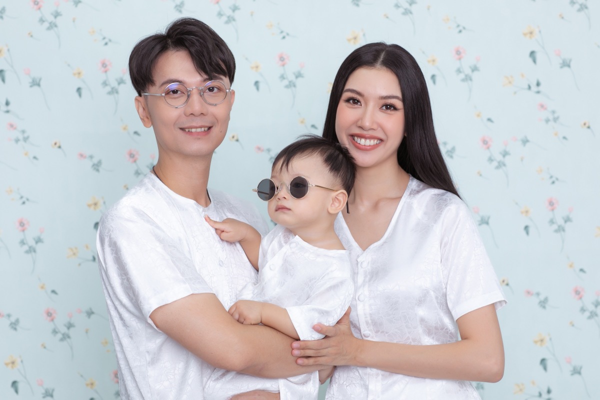 Thúy Vân ngại ngùng tựa vai ông xã tại họp báo nhưng bị nửa kia làm lơ - Ảnh 7