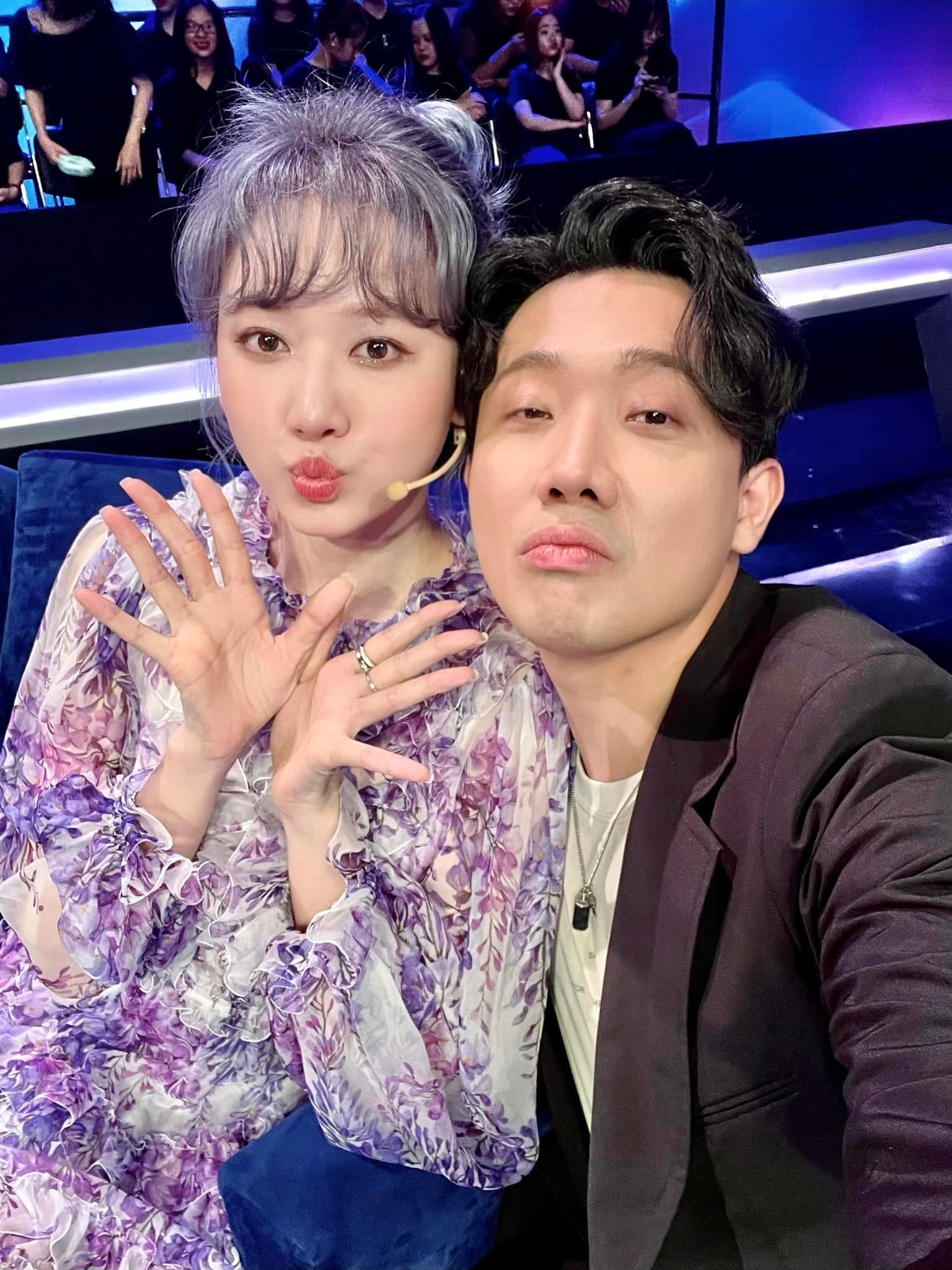 Trấn Thành - Hari Won vung tiền như nước : Vợ làm tóc 10 triệu, chồng mua đồng hồ 1 tỷ 3 - Ảnh 2