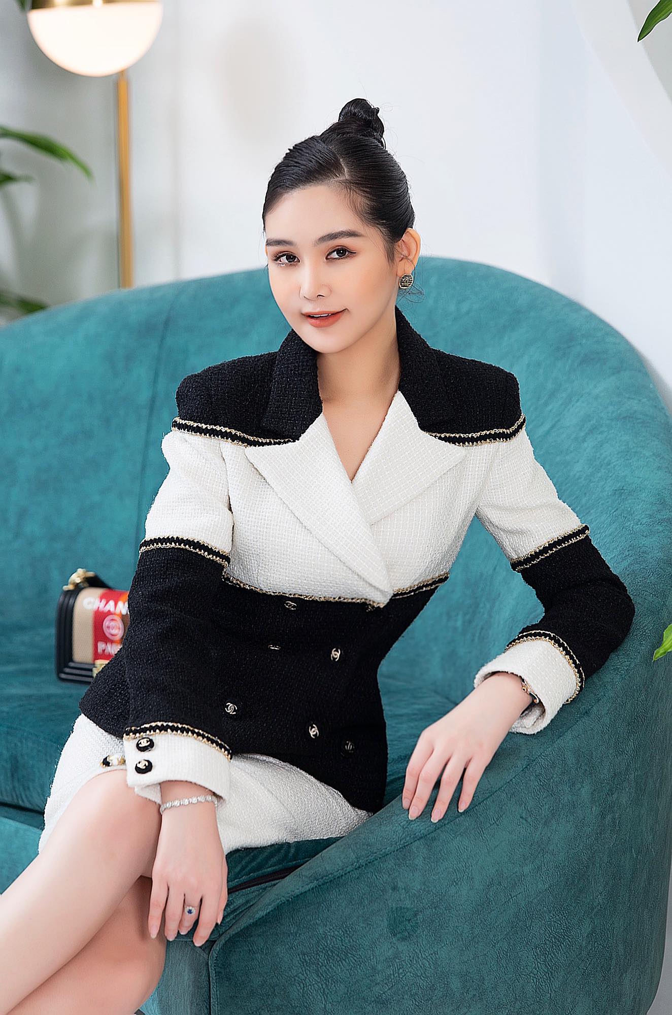 Lê Âu Ngân Anh xuất hiện sau xác nhận kết hôn, nhan sắc kiều diễm đúng chuẩn cô dâu - Ảnh 3