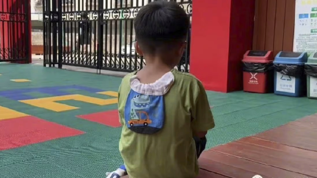 Cậu bé 5 tuổi bị cả nhà bỏ ở nhà trẻ sau khi xét nghiệm không phải con ruột