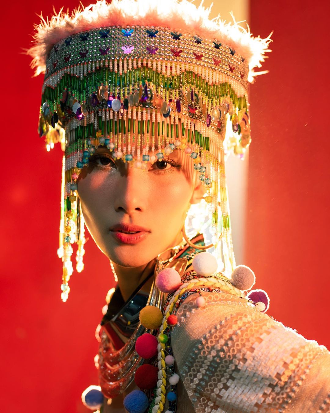 Hoàng Thuỳ xinh hơn “gái bản