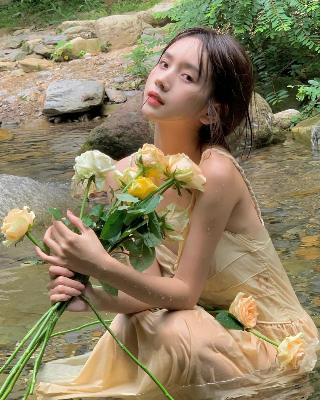 1001 cách tạo dáng chụp ảnh đẹp dành cho hội mê sống ảo - Ảnh 5