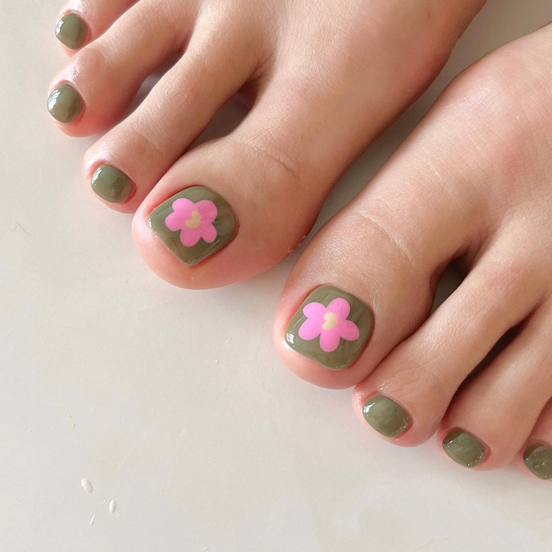 Những mẫu móng chân đẹp nhẹ nhàng 2022 dành cho hội chị em đam mê nails - Ảnh 13