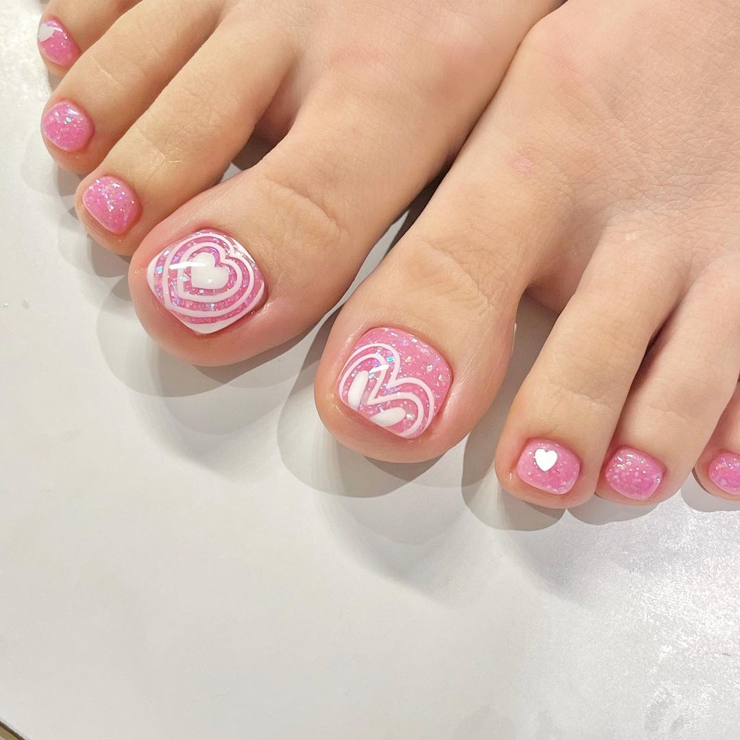 Những mẫu móng chân đẹp nhẹ nhàng 2022 dành cho hội chị em đam mê nails - Ảnh 14