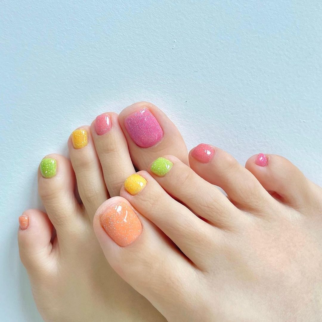 Những mẫu móng chân đẹp nhẹ nhàng 2022 dành cho hội chị em đam mê nails - Ảnh 15