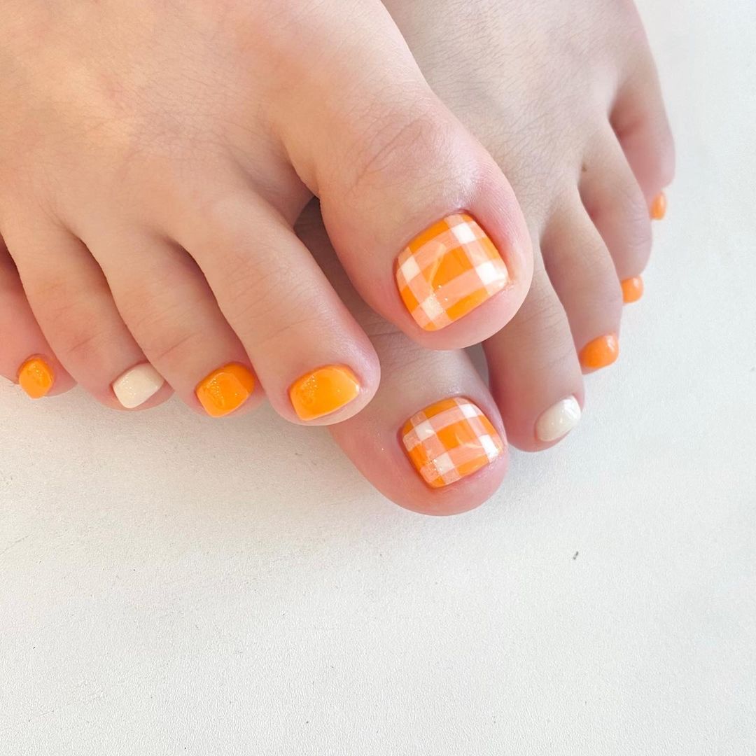 Những mẫu móng chân đẹp nhẹ nhàng 2022 dành cho hội chị em đam mê nails - Ảnh 29