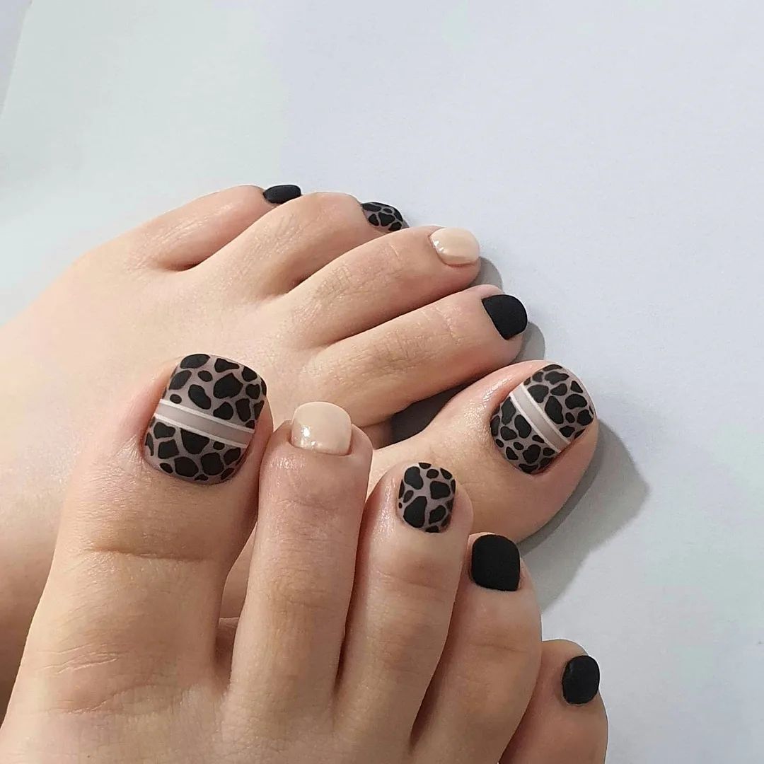 Những mẫu móng chân đẹp nhẹ nhàng 2022 dành cho hội chị em đam mê nails - Ảnh 5