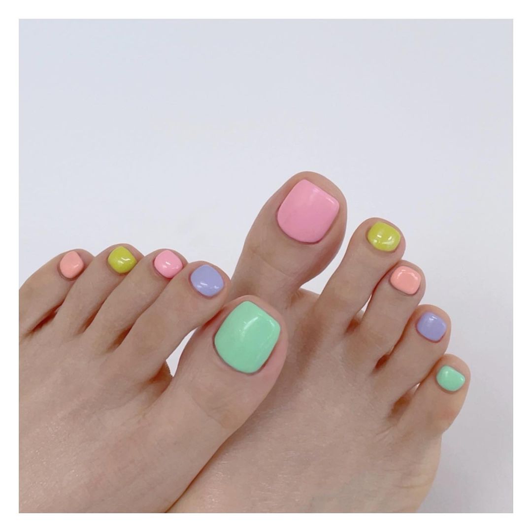 Những mẫu móng chân đẹp nhẹ nhàng 2022 dành cho hội chị em đam mê nails - Ảnh 10